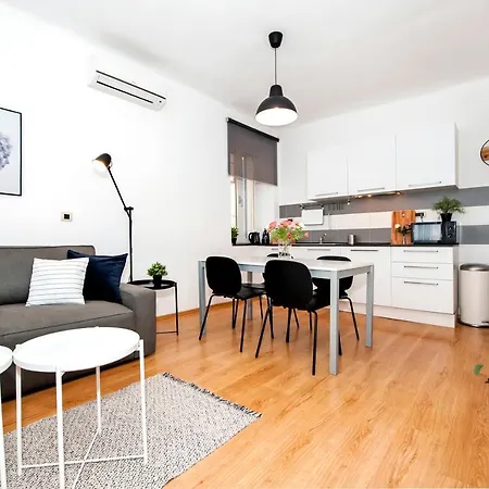 迷迷公寓 * 罗维尼