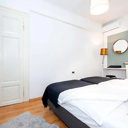 迷迷公寓 罗维尼