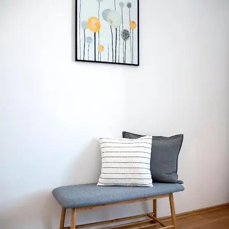 迷迷公寓 * 罗维尼